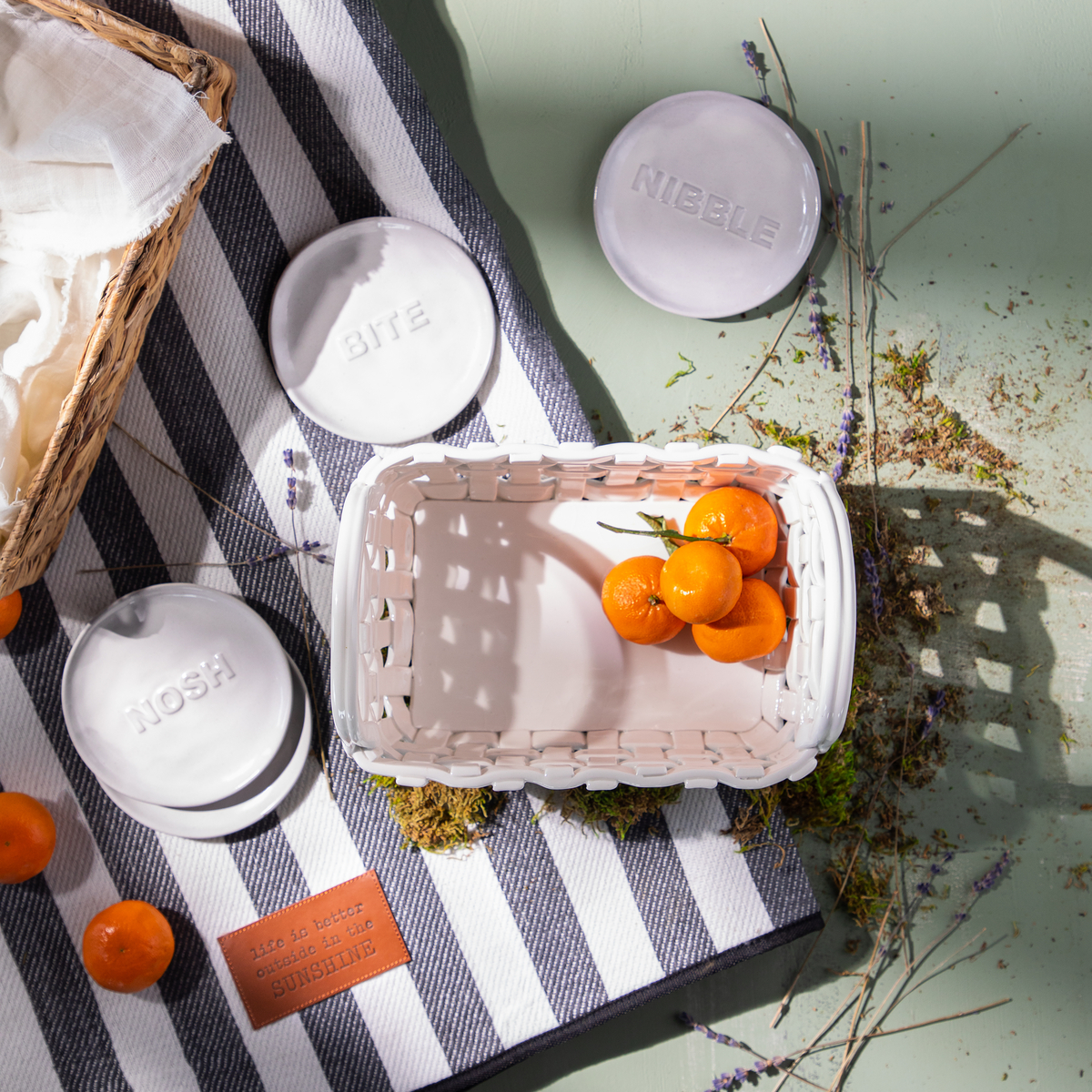 Serveware & Picnic Blanket Serveware & Picnic Blanket